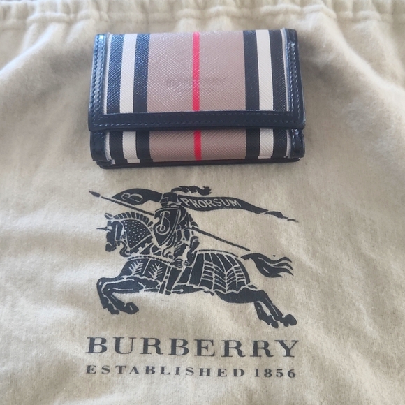 Auth. Burberry trifold Lark wallet - Picture 1 of 9